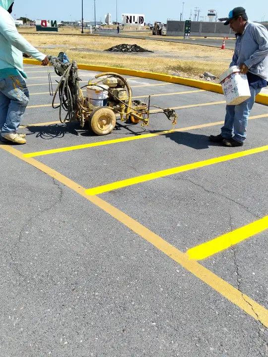 Máquina de pintura para líneas de estacionamiento